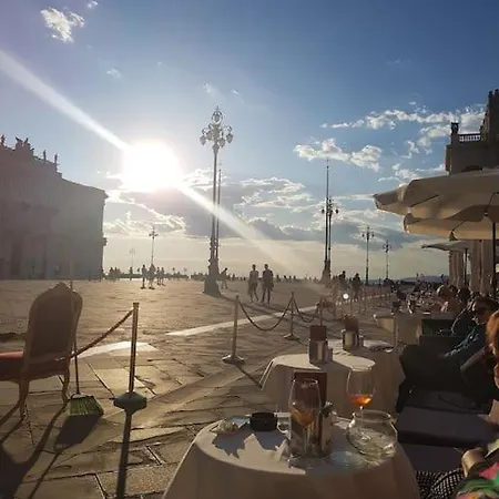 Still Und Stilvoll Im Stadtzentrum Apartman