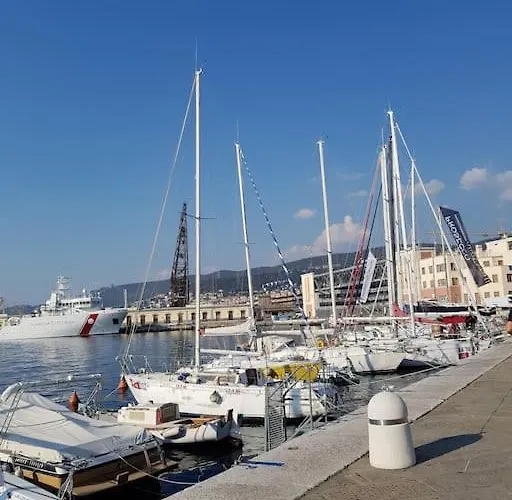 Apartman Still Und Stilvoll Im Stadtzentrum *